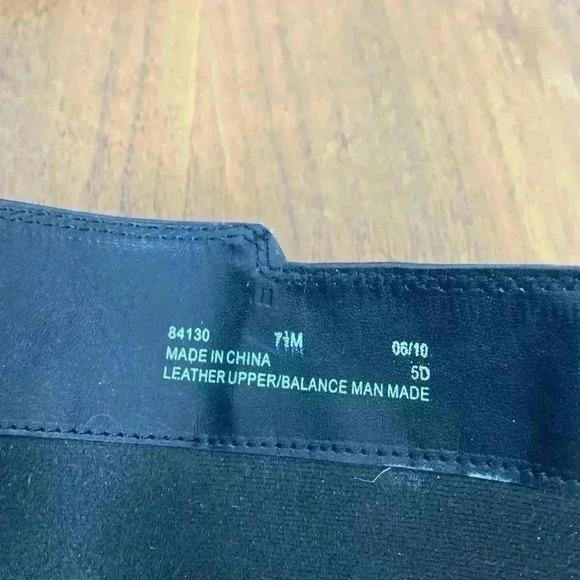 Clarks Black Leather Women’s Size 7.5 Boots Wyld Polka Comfort With Bow & Zip - Picture 8 of 9